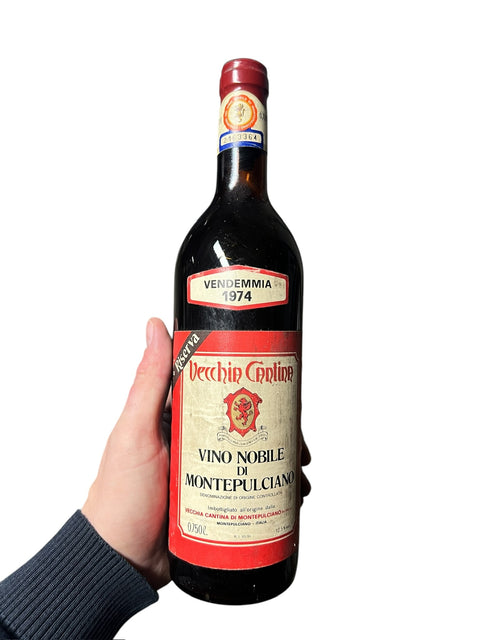 Vecchia Cantina Vino Nobile di Montepulciano 1974 Riserva capsul damage