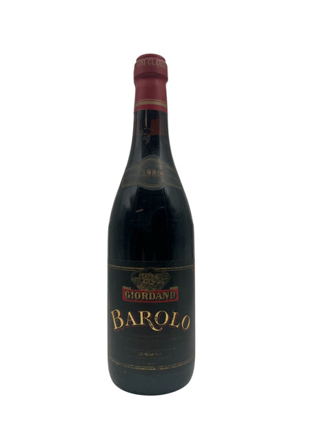 Flaske af Barolo Giordano 1980 med rød etiket