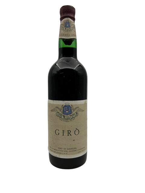 Flaska Girò rött vin från Sella & Mosca årgång 1964
