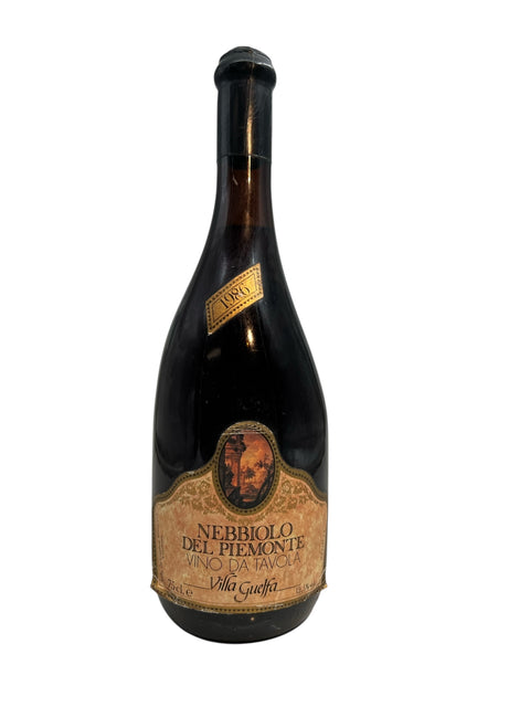Flaske af Nebbiolo del Piemonte fra Villa Guelfa årgang 1986
