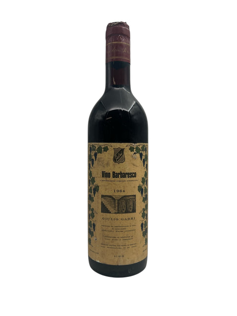 Flaska av Vino Barbaresco Giulio Gabri från 1964